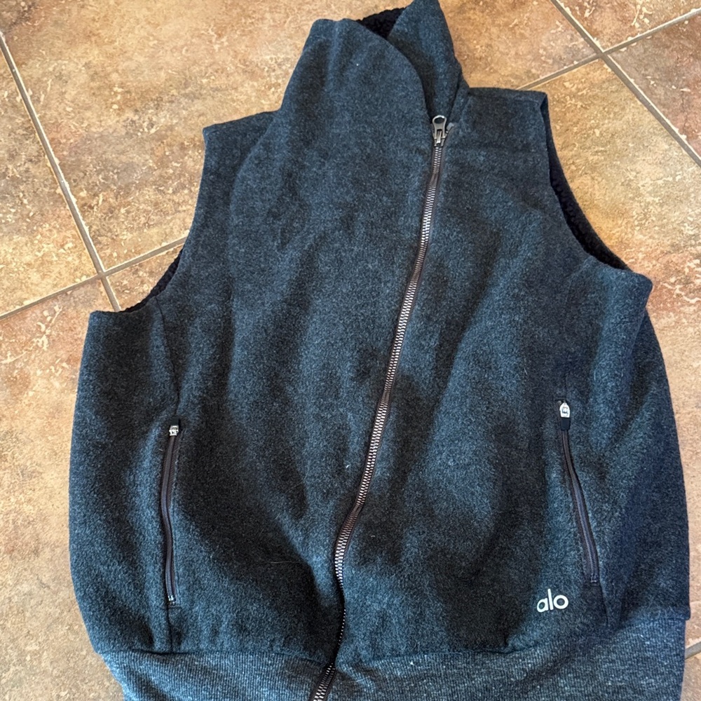ALO Yoga Men's Dark Gray Zip-Up Vest